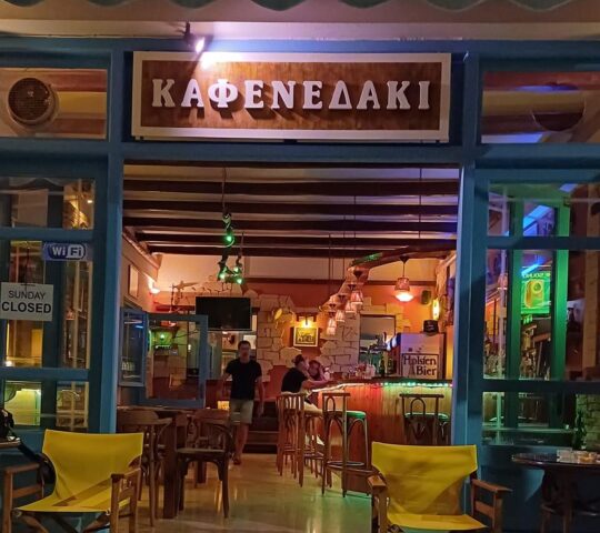 Kafenedaki Bar